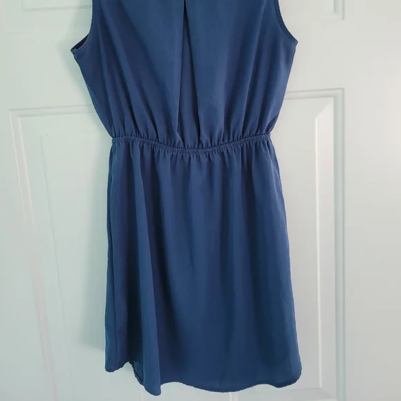 Dress - Picture 4 of 4